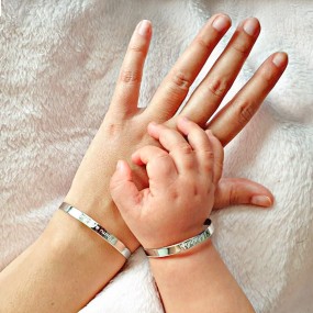 Duo de bracelets joncs gravés Maman / Enfant